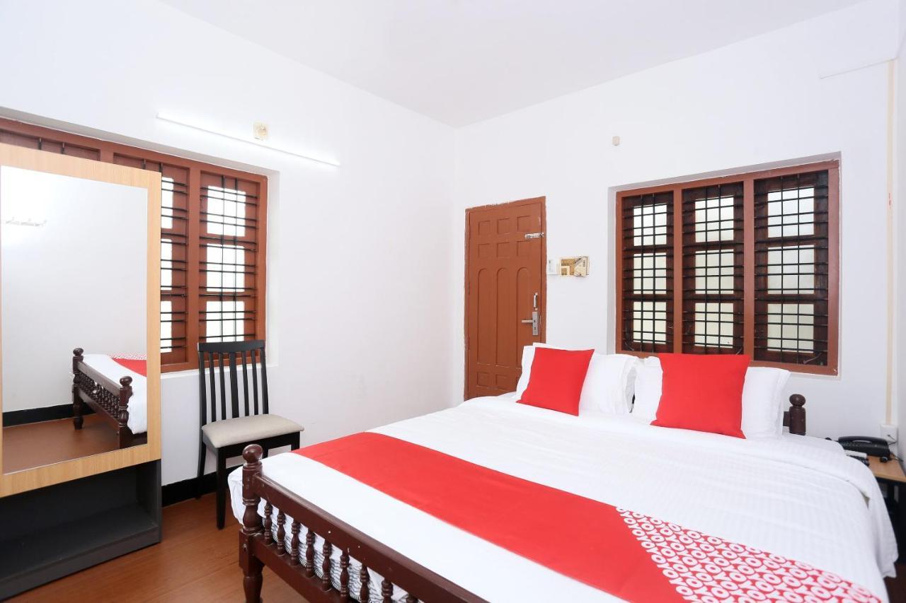 Oyo Flagship Kaveri Tourist Home Guruvāyūr Extérieur photo