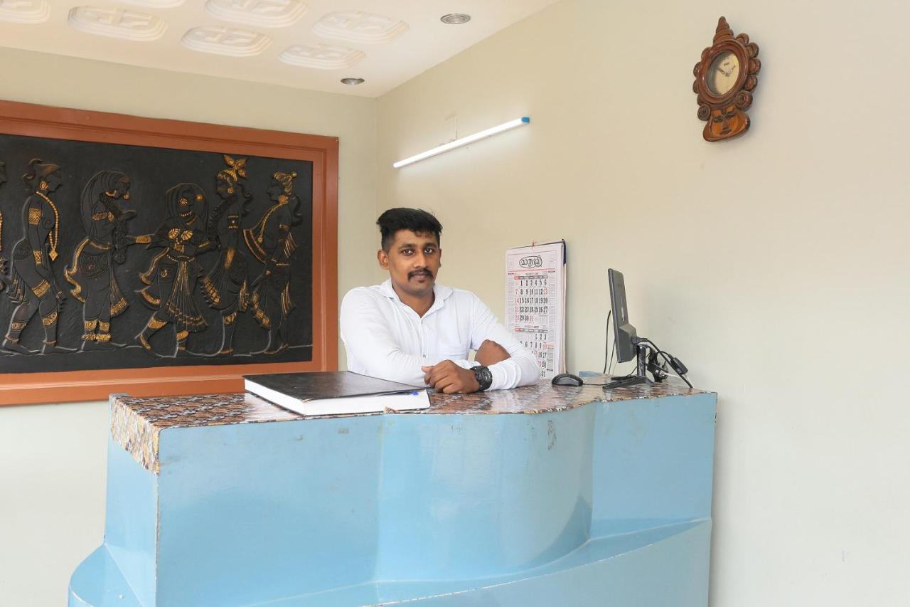 Oyo Flagship Kaveri Tourist Home Guruvāyūr Extérieur photo